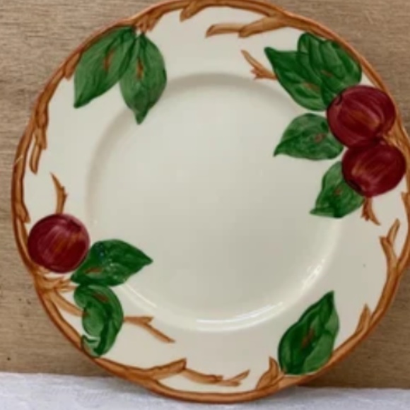 Vintage FRANCISCAN salad plate with apple ware - Picture 2 of 3